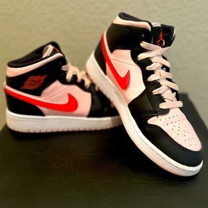 NIKE AIR JORDAN 1 MID GS “Atmosphere/Infrared”